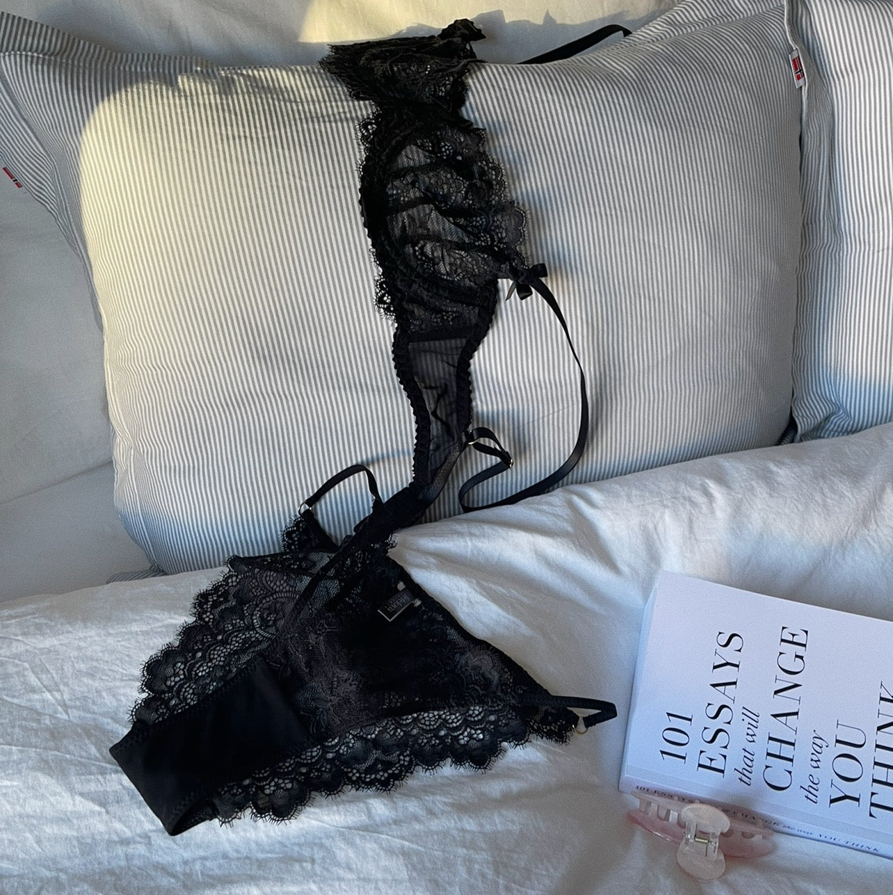 Underwired bra in black lace
